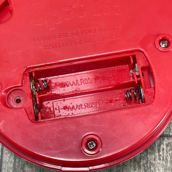 Spot It Fire & Ice Edition Family Card Game Sounds Family Game Night - Picture 4 of 4